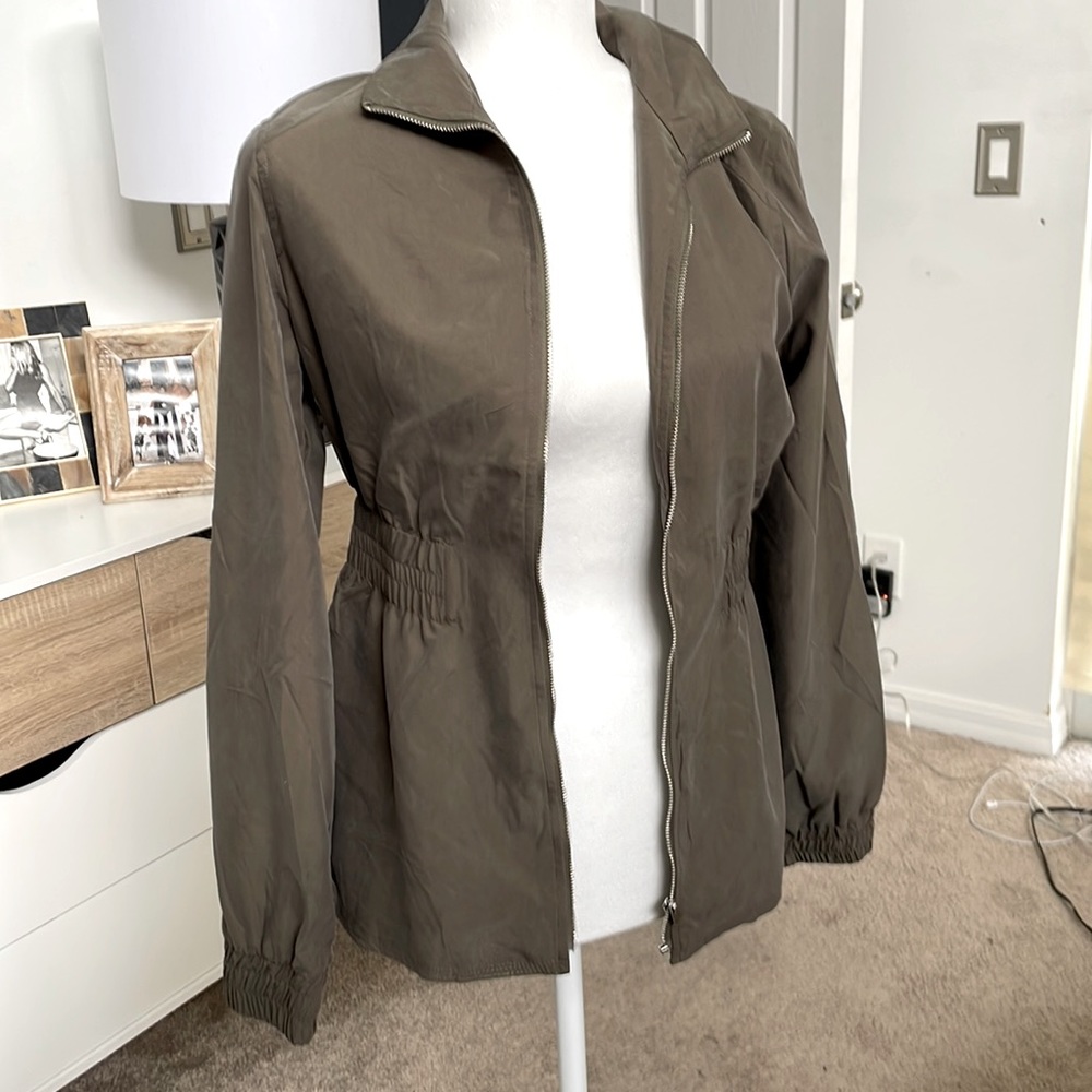 Magaschoni Lightweight Moisture Wicking Zip Jacket